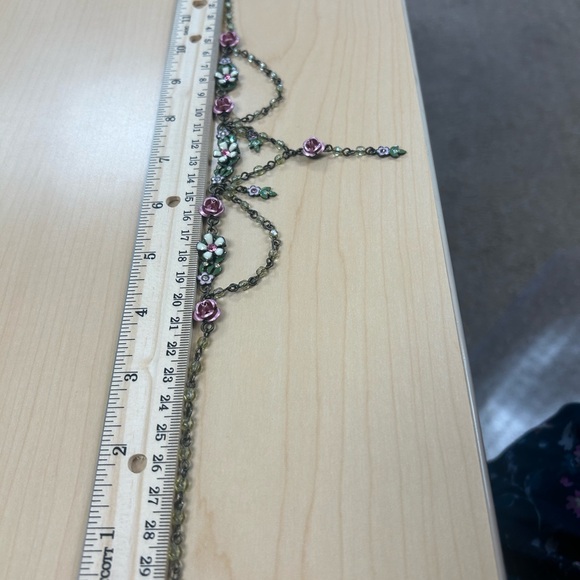 Avon Nina Ricci Necklace with Pink and Green Floral Design - Picture 6 of 6